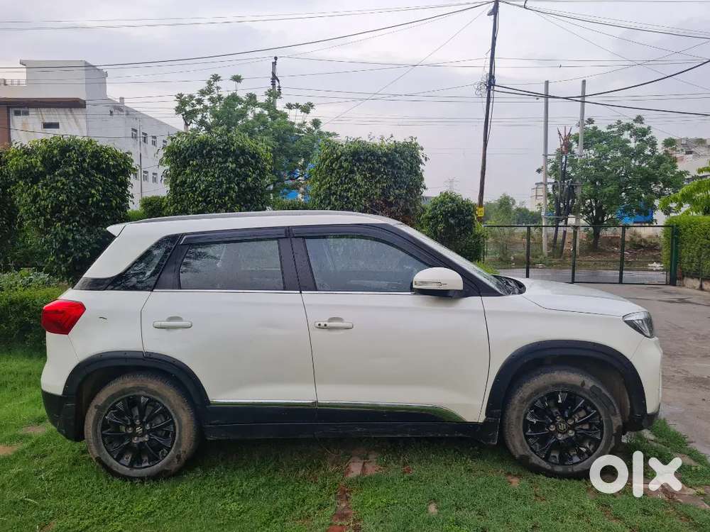 Maruti Suzuki Brezza,hybrid Zxi Automatic (petrol) – Top Model,