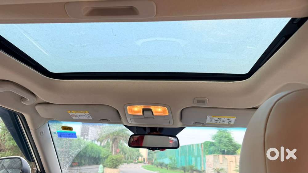 Xuv 300w(o) Sunroof Push Button
