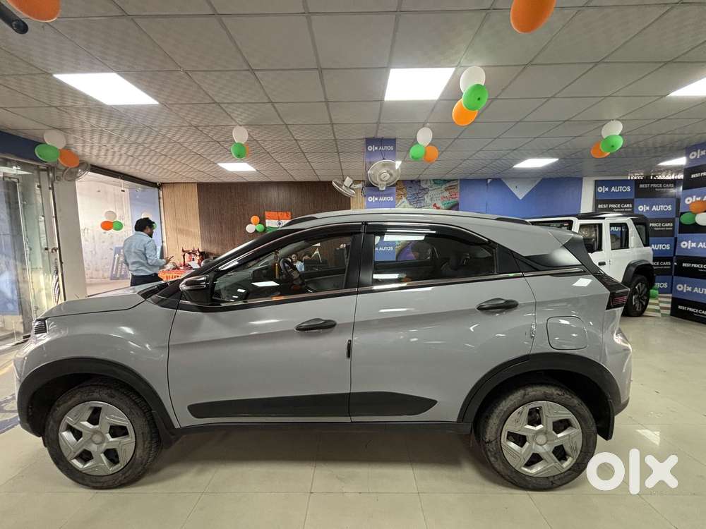 Tata Nexon Pure (s) 1.2 Petrol 6amt, 2024, Petrol