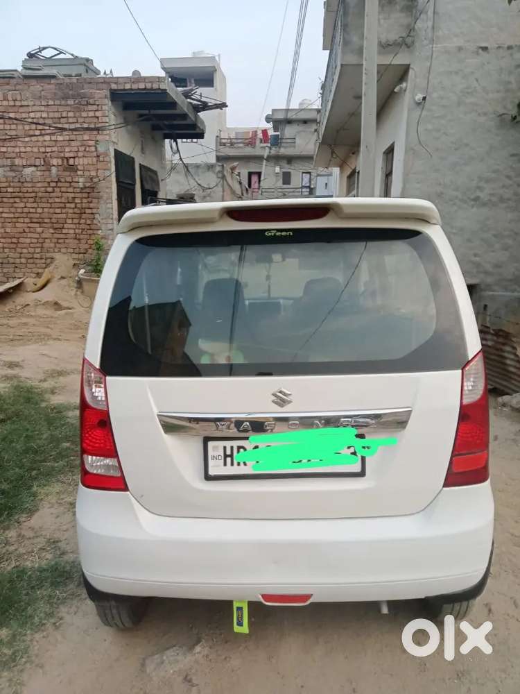 गाड़ी बिल्कुल साफ कंडीशन में है
