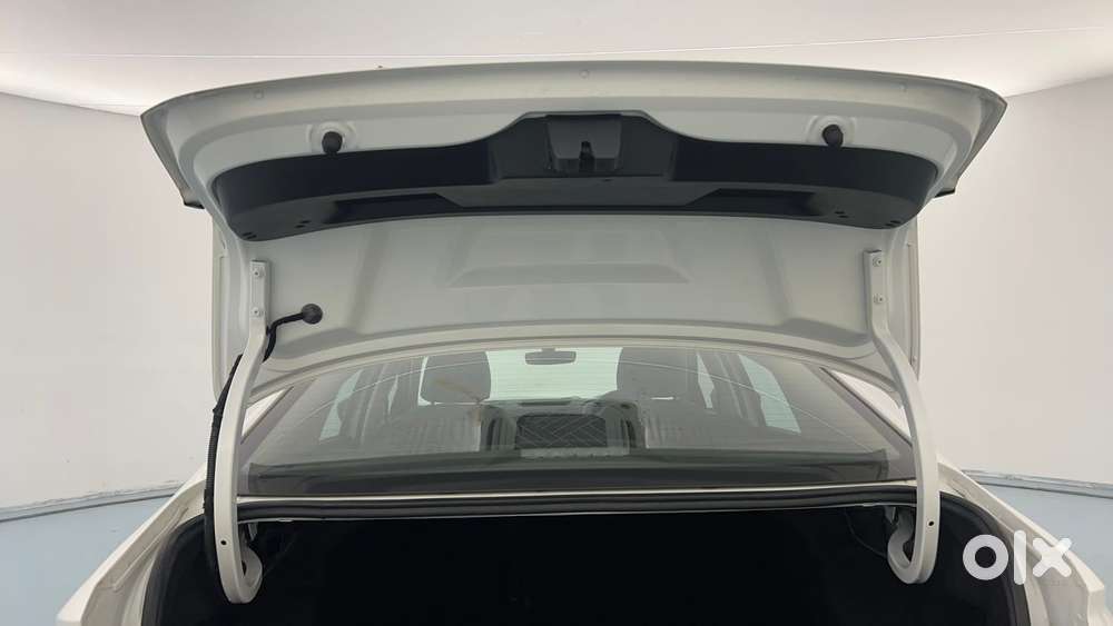 Skoda Slavia Style 1.0l Tsi Mt, 2023, Petrol