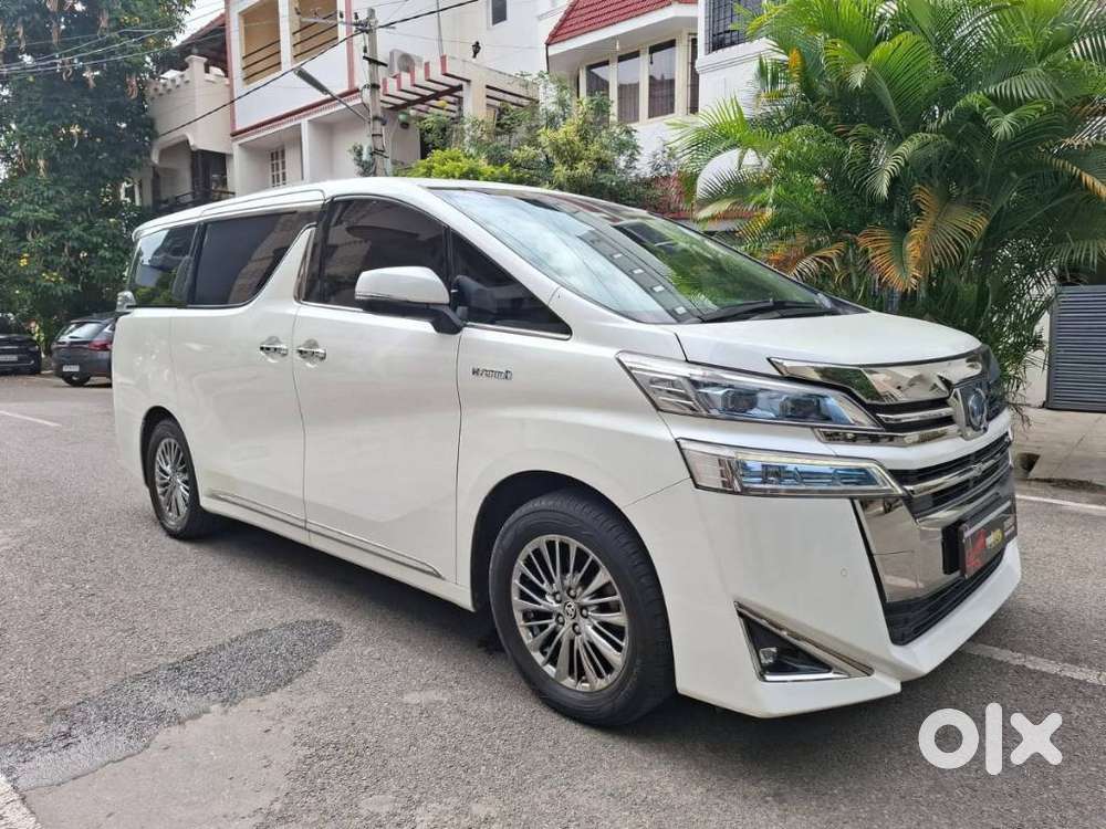 Toyota Vellfire 2.5 Executive Lounge, 2021, Petrol