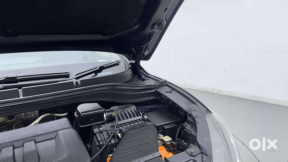 Mahindra Xuv700 2.2 Ax 5 Diesel At Str, 2023, Diesel