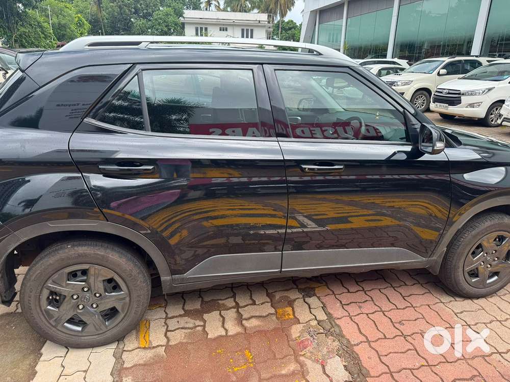 Hyundai Venue Petrol 2023