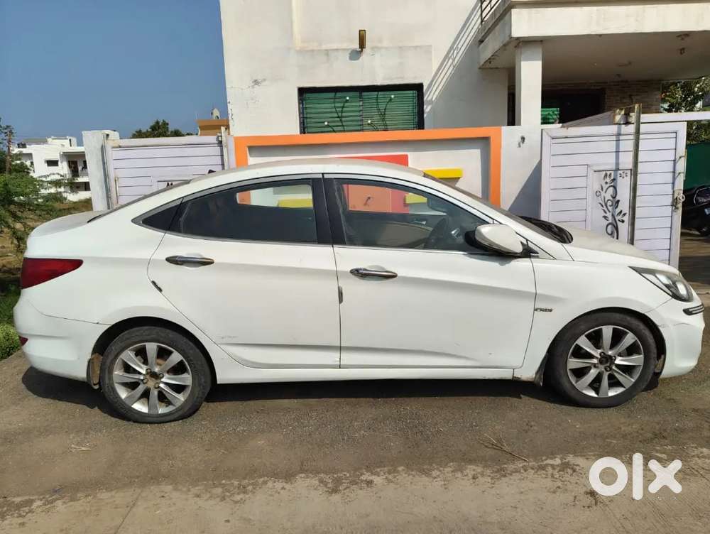 Hyundai Fluidic Verna 2012