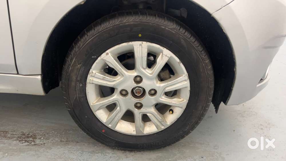 Tata Tiago Xza, 2017, Petrol