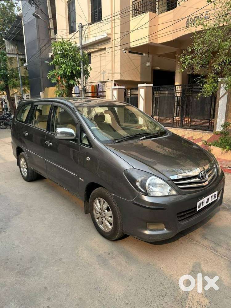 Toyota Innova 2004-2011 2.5 V Diesel 8-seater, 2009, Diesel