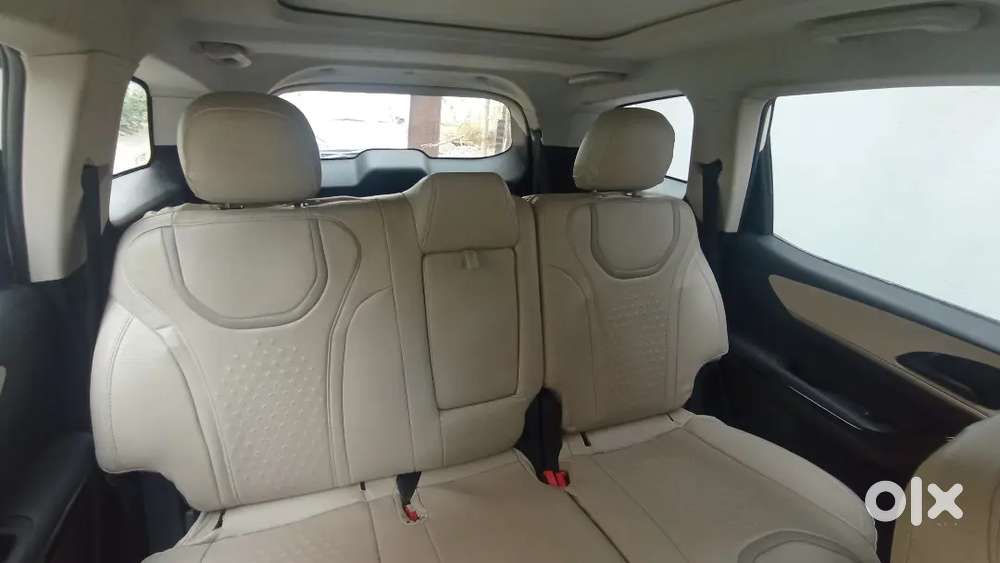 Mahindra Xuv700 2022 Petrol 42000 Km Driven