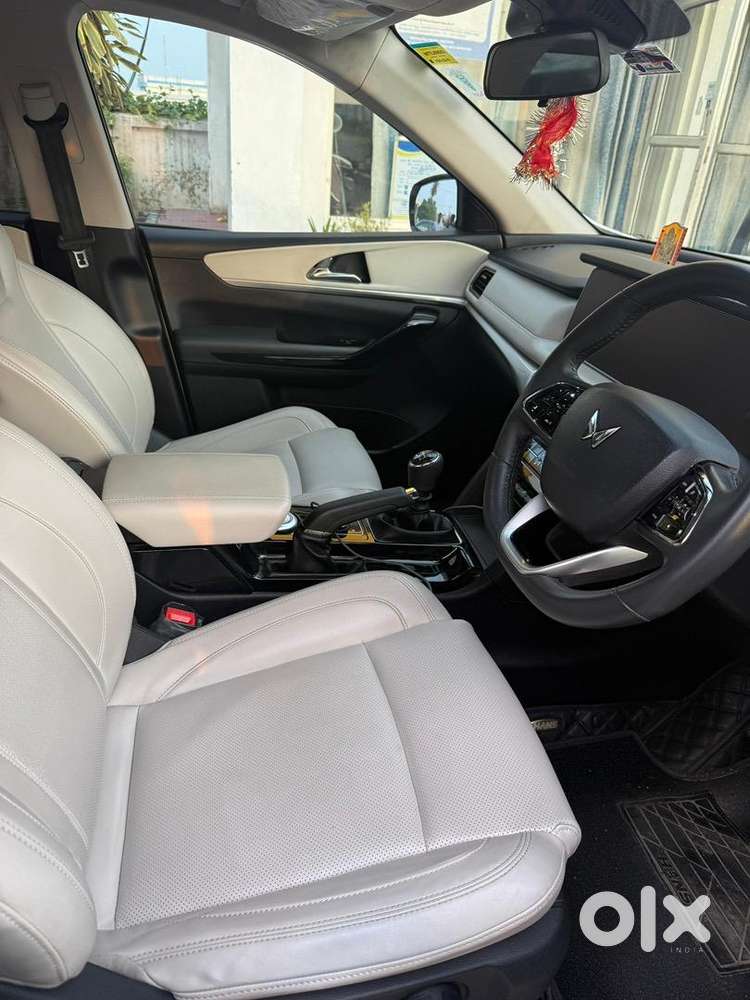 Mahindra Xuv700 2024 Diesel Well Maintained