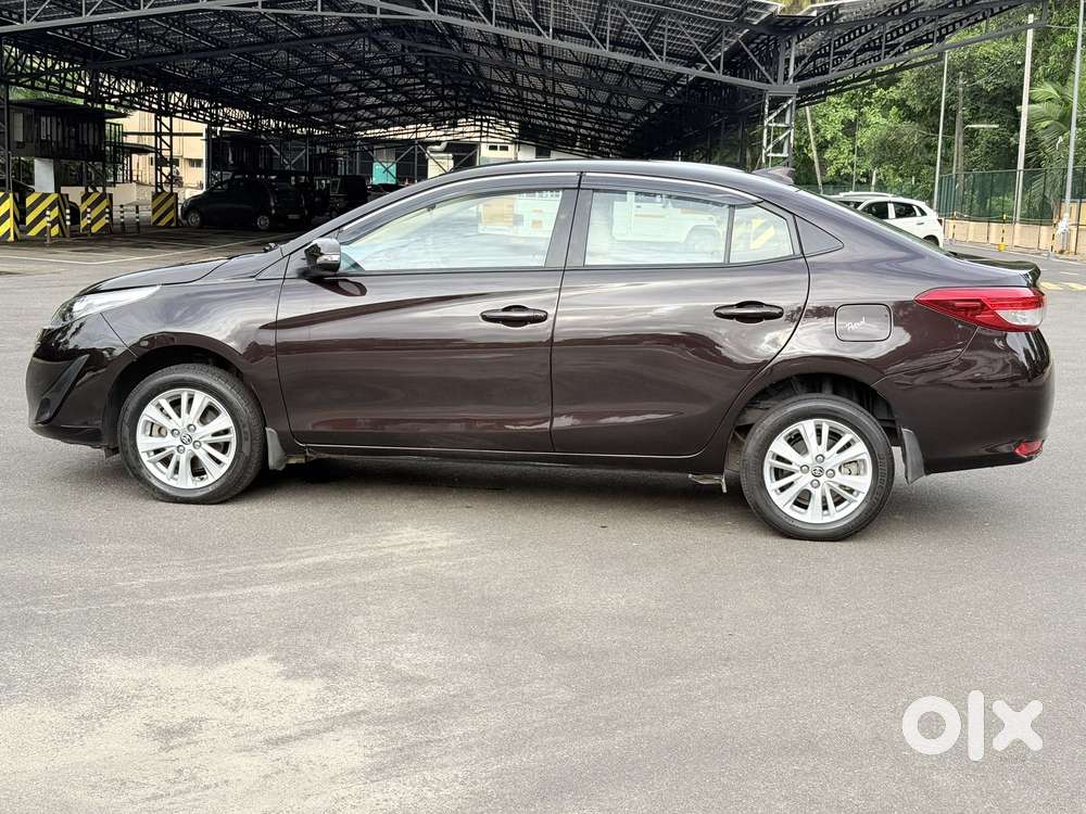 Toyota Yaris V Cvt, 2018, Petrol