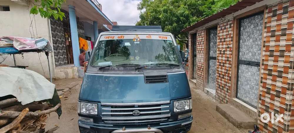 Tata Winger Deluxe 2011 Diesel Automatic Roof