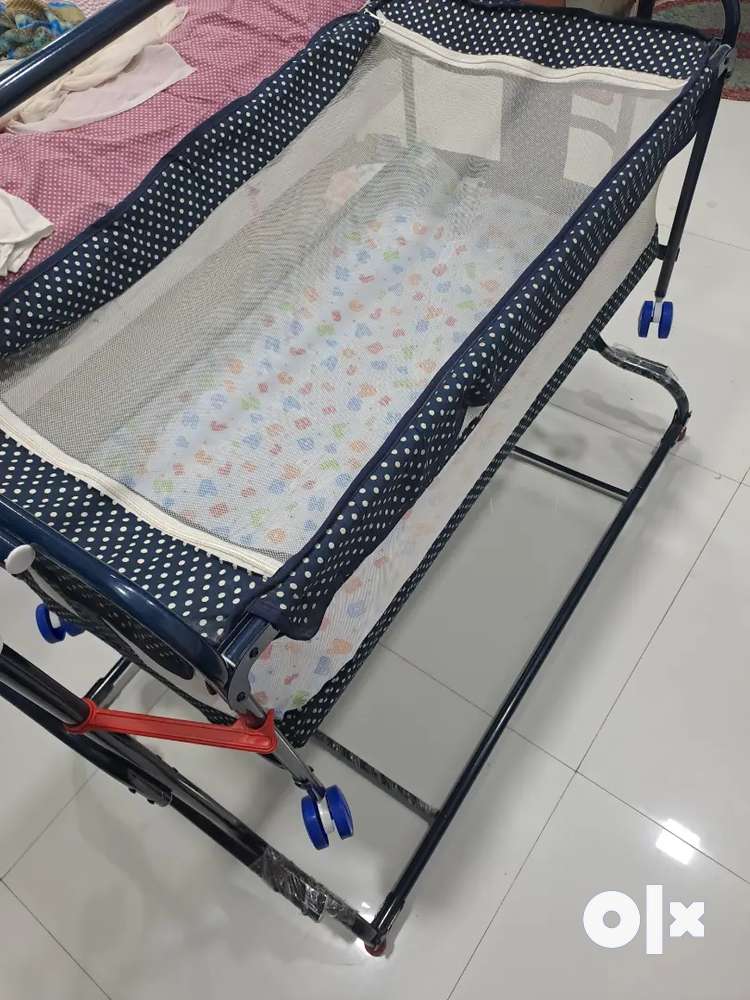 Cradle for baby clearance olx