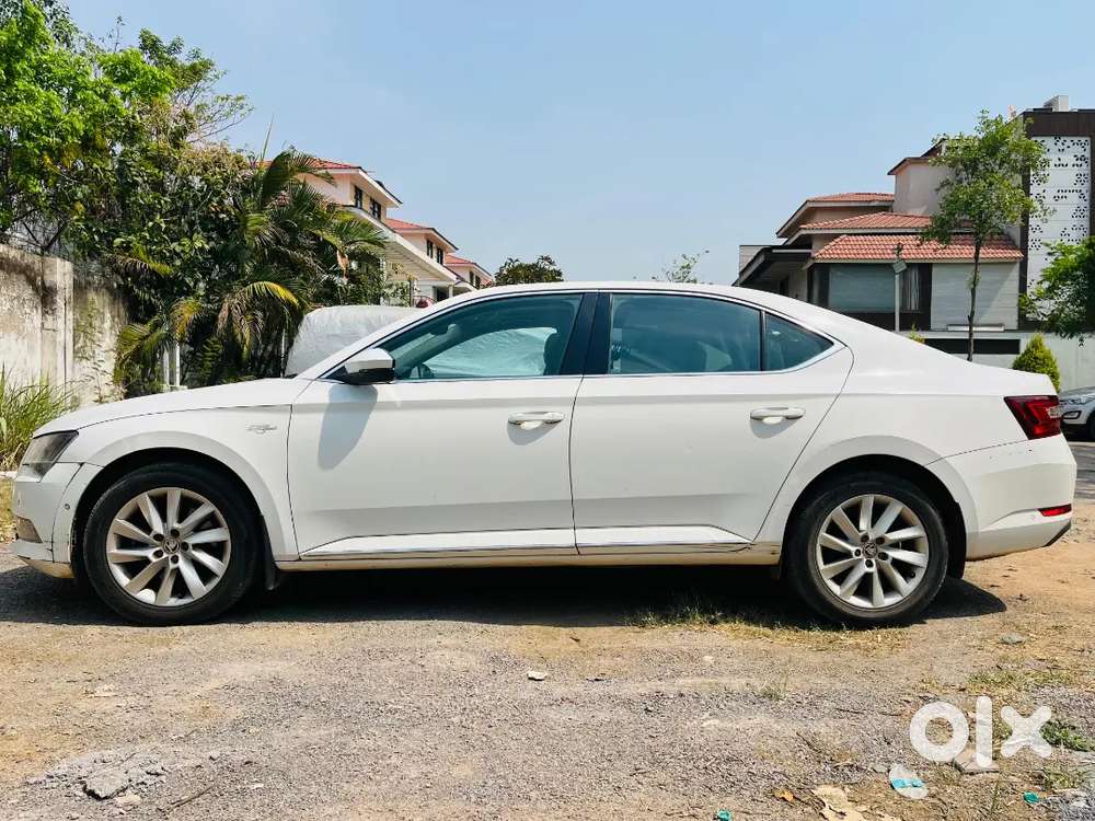 Skoda Superb 2018 Petrol 64292 Km Driven