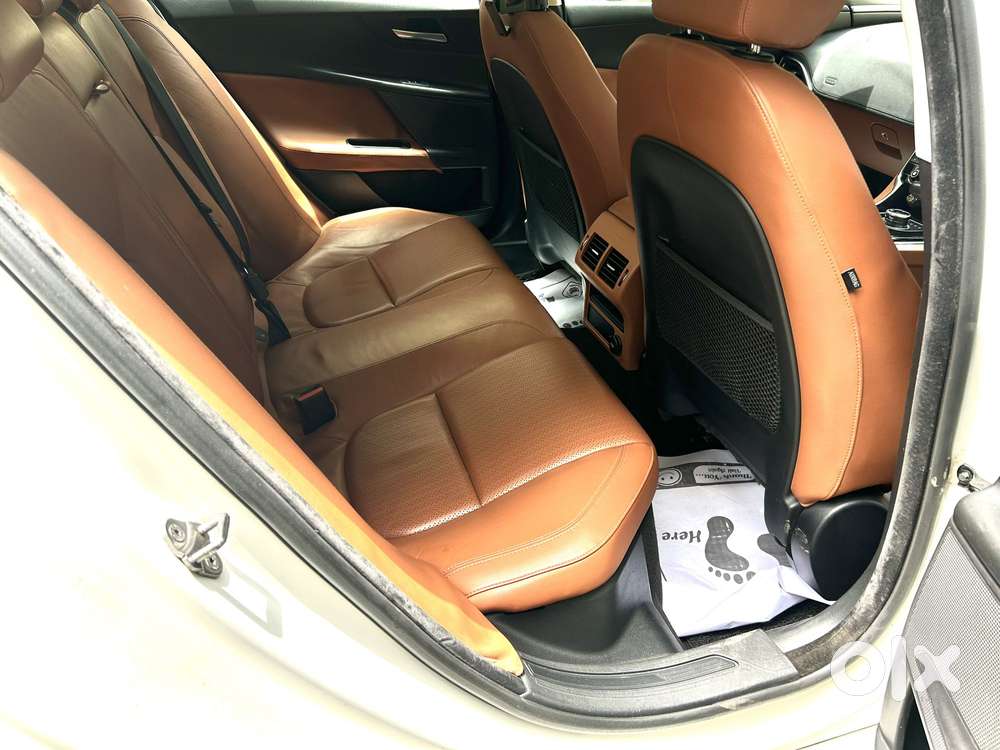 Jaguar Xe Portfolio, 2017, Petrol