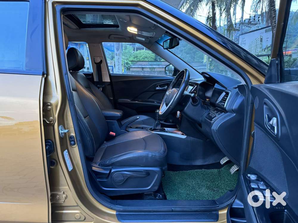 Mahindra Xuv300 W8 Option Dual Tone, 2023, Petrol