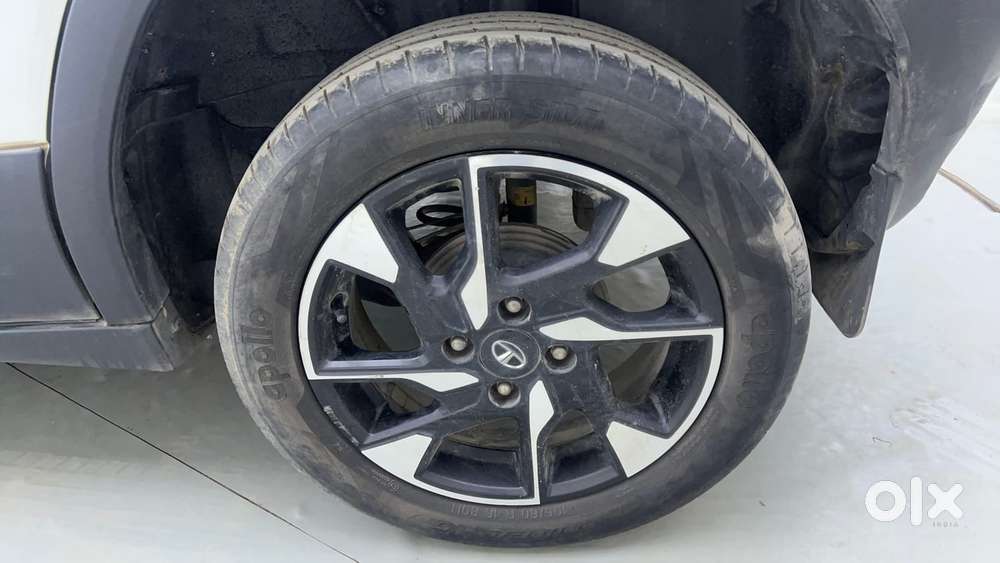 Tata Punch 1.2 Revotron Creative Amt Dual Tone, 2023, Petrol