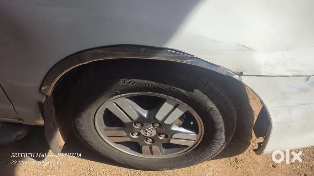 Innova 8 Seater Central Ac