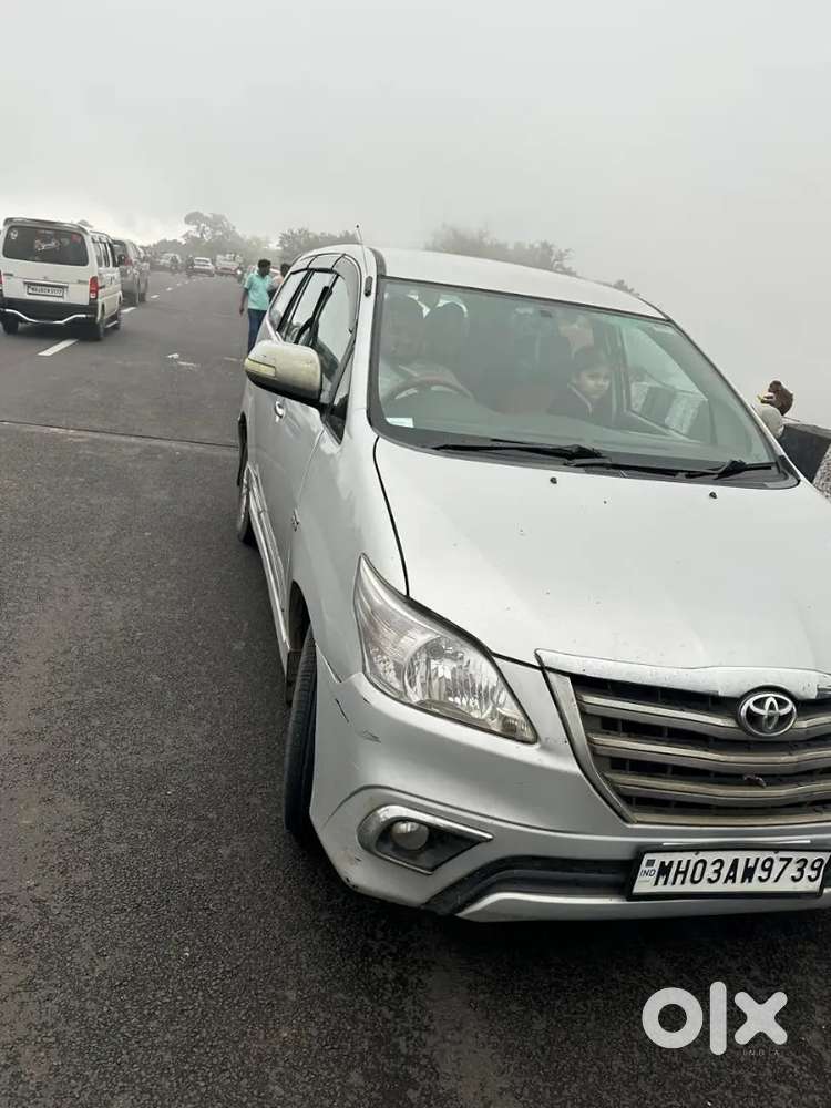 Sale Toyota Innova 2.5 V 2010 December 2011 Model