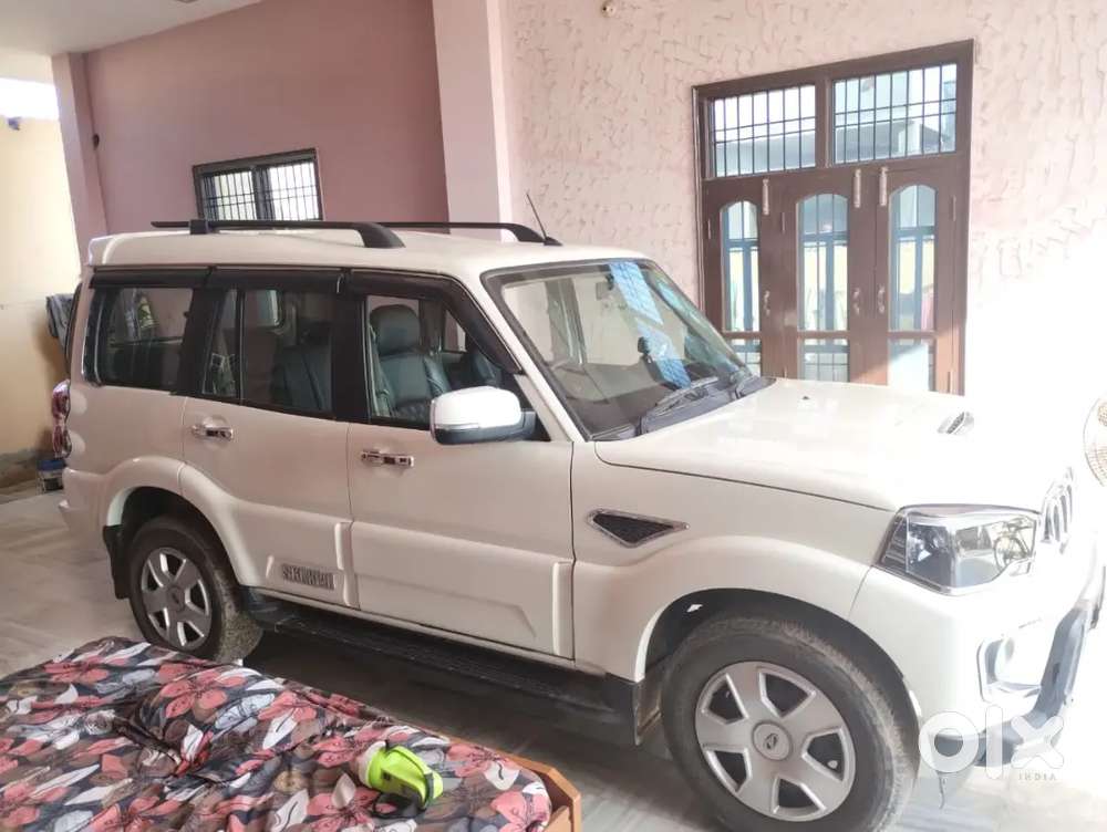 Mahindra Scorpio S9