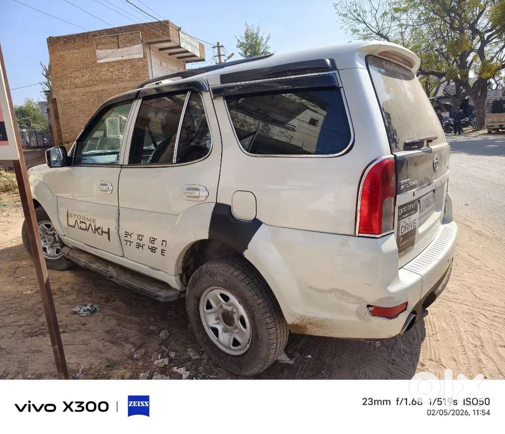 Tata Safari Storme 2014