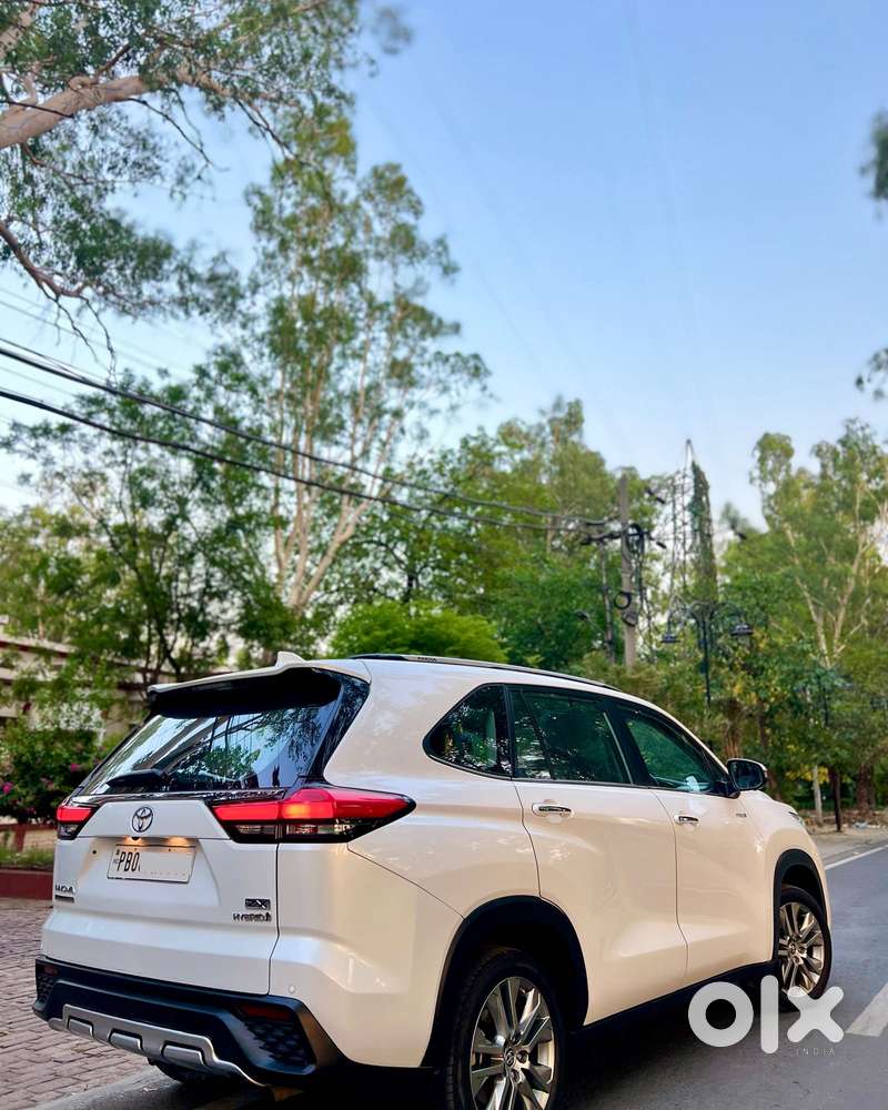 Toyota Innova Hycross 2.0 Zx Hybrid 7 Str, 2022, Diesel