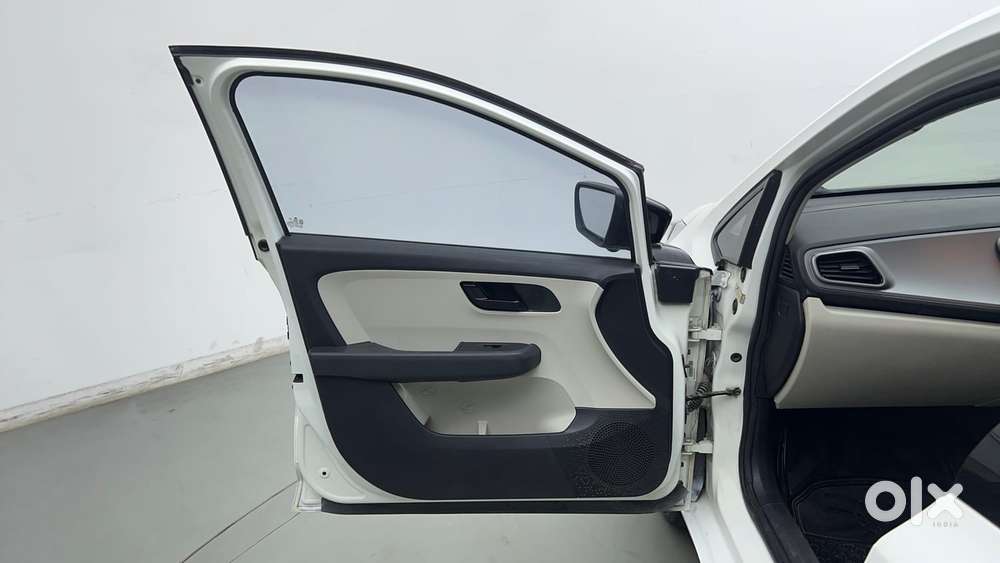 Tata Altroz 1.2 Xe, 2021, Petrol