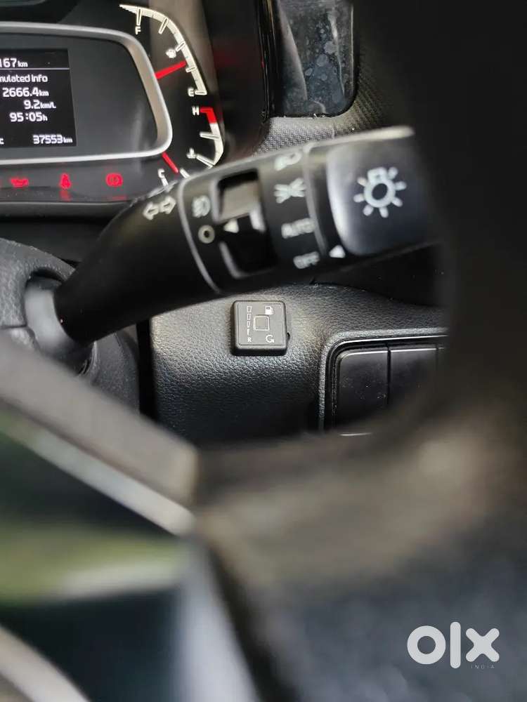 Kia Sonnet 2022 Cng+petrol , Excellent Condition, Only 37500 Km Dirven