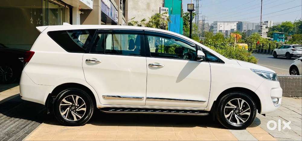 Toyota Innova Crysta 2.4 G Plus Mt 8 Str, 2025, Diesel