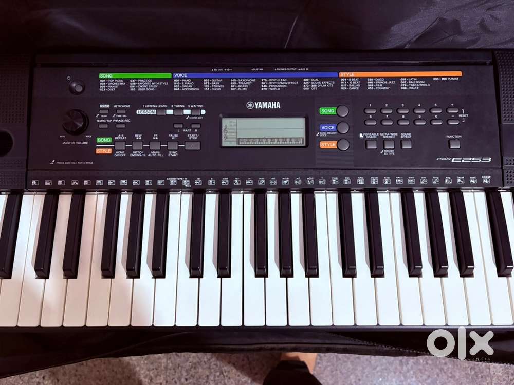 Yamaha PSR-E253 61-Key Keyboard Stand + Original Adapter + Carry
