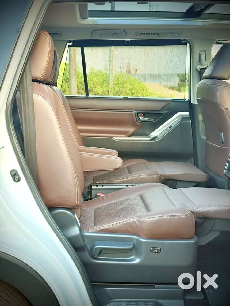 Toyota Innova Hycross 2.0 Zx (o) Hybrid 7 Str, 2025, Petrol