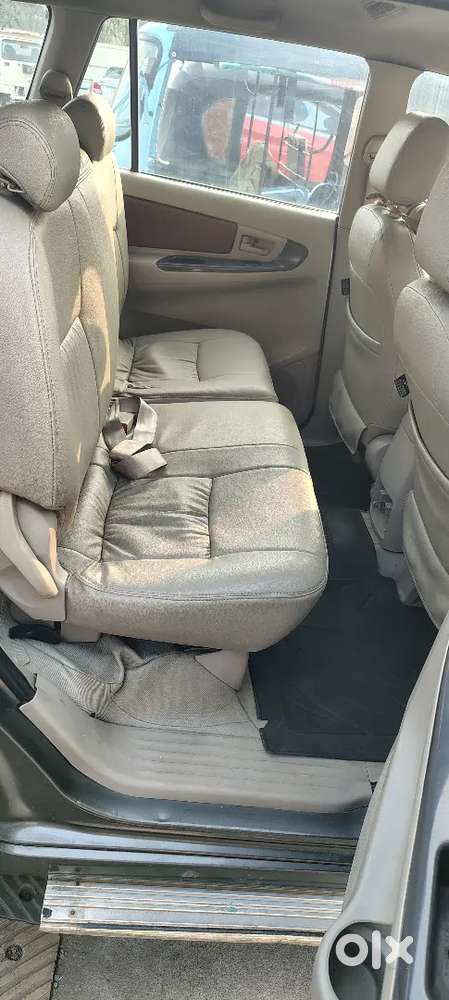 Toyota Innova 2012