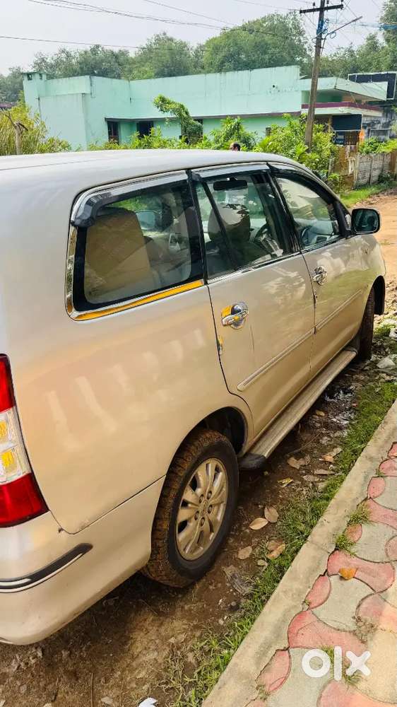 Toyota Innova Hycross 2010