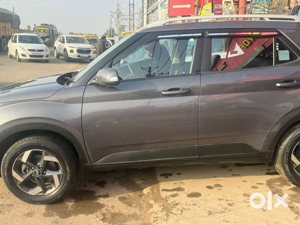 Hyundai Venue Petrol 2020, Registration Jk17