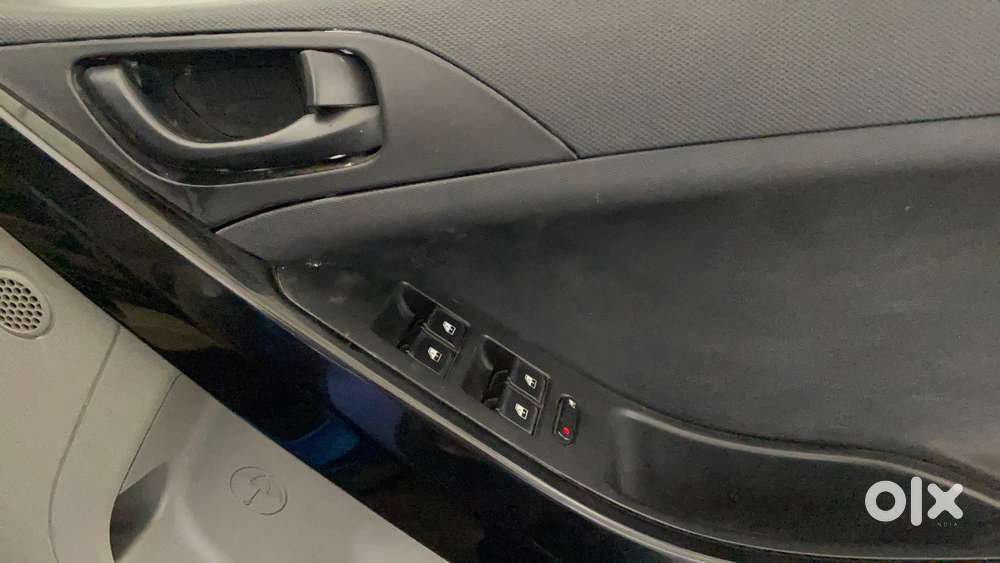 Tata Nexon 1.2 Revotron Xt, 2018, Petrol