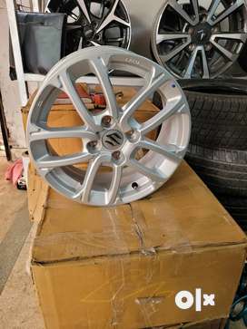 Second hand alloy store wheels for swift