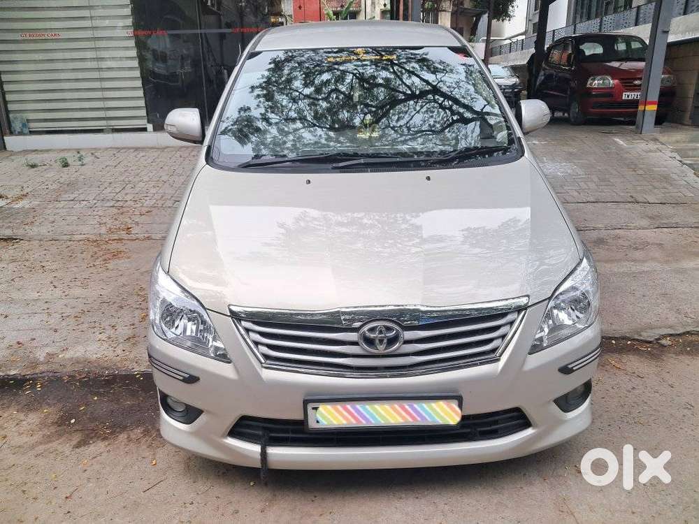 Toyota Innova 2.5 Vx 8 Seater Bs Iv, 2013, Diesel
