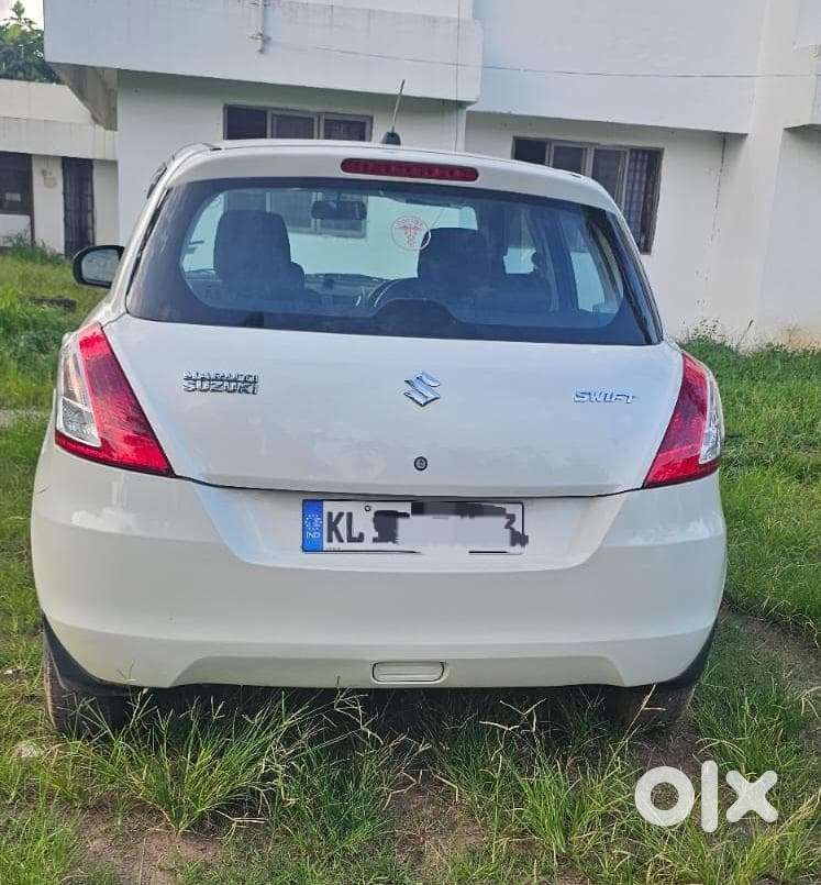 Maruti Suzuki Swift Lxi Optional-o, 2017, Petrol