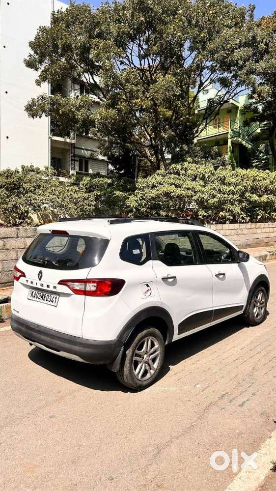 Renault Triber Rxz, 2023, Petrol