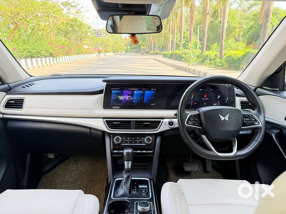 Mahindra Xuv700 Ax7 Luxury Pack Awd, 2022, Petrol