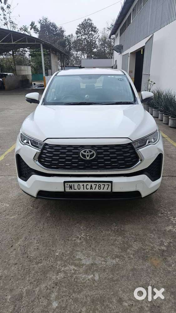 Toyota Innova Hycross 2023 Petrol 42500 Km Driven