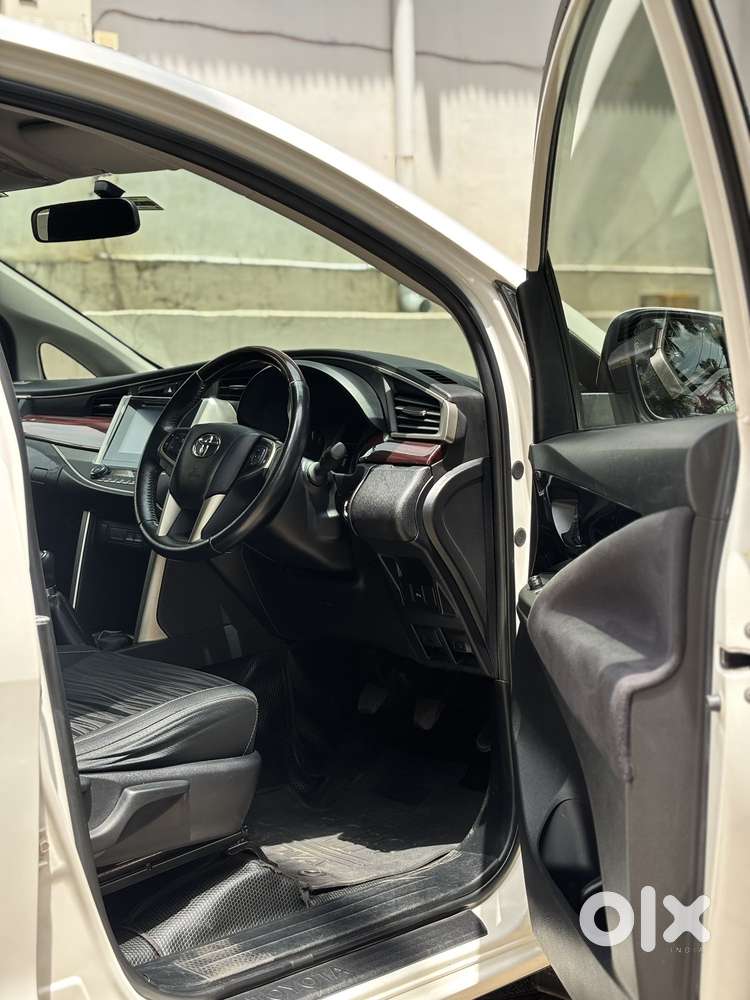 Toyota Innova Crysta 2.4 V 7 Str, 2016, Diesel