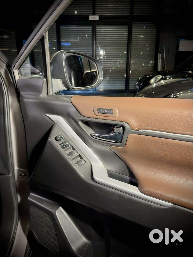 Toyota Innova Hycross 2.0 Zx (o) Hybrid 7 Str, 2023, Petrol
