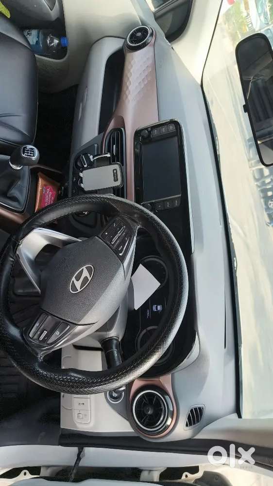 Hyundai Aura 2024 Petrol + Cng Top Model 70000 Km Driven