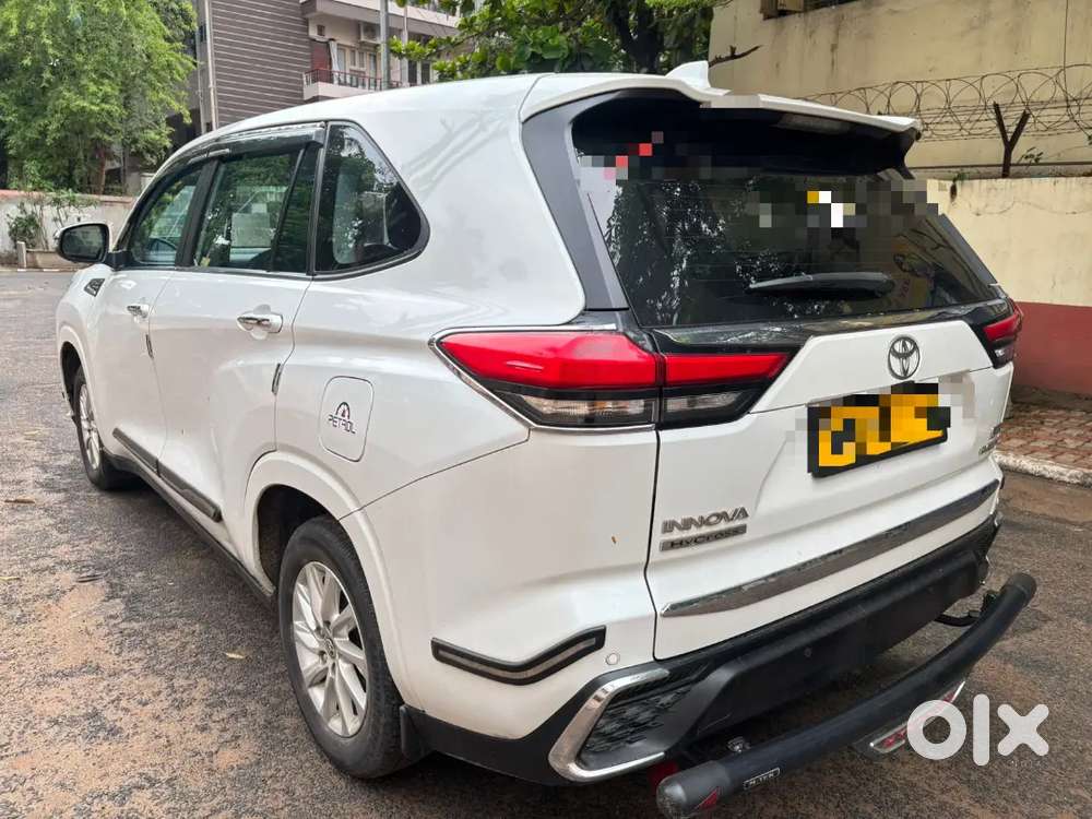 Toyota Innova Hycross 2024 Petrol 60000 Km Driven