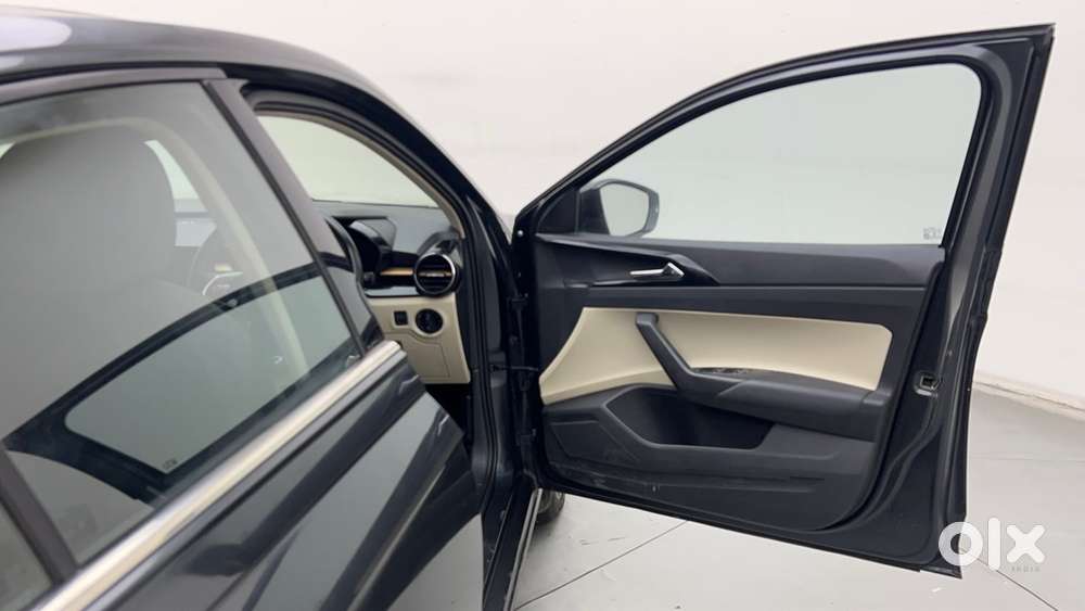 Skoda Slavia Style 1.0l Tsi At, 2023, Petrol