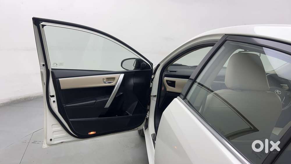 Toyota Corolla Altis 2013-2017 Vl At, 2016, Petrol