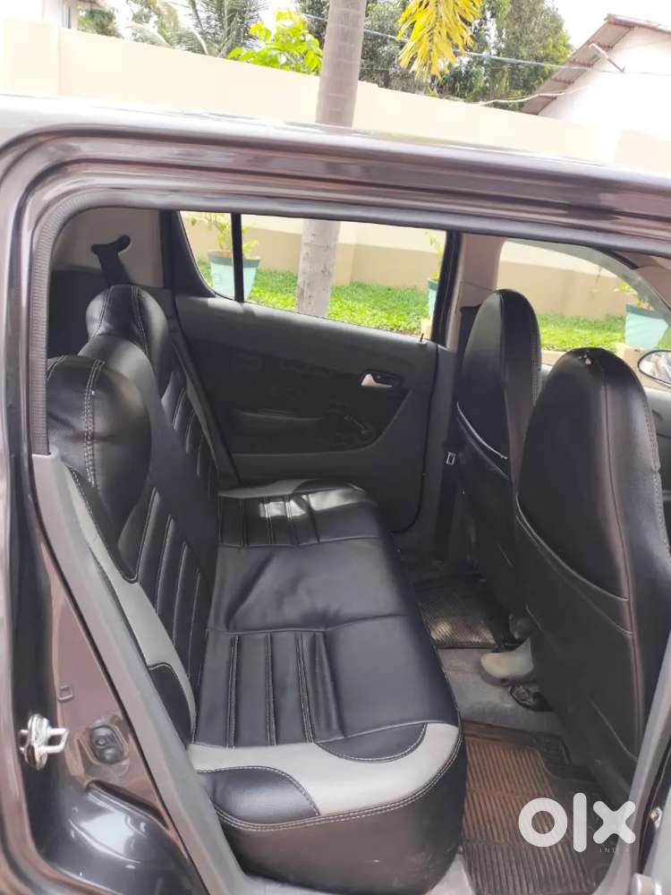 Maruthi Suzuki Alto 800
2014 Reg 
1.05 Km Driving 
New Tire
Self Use
