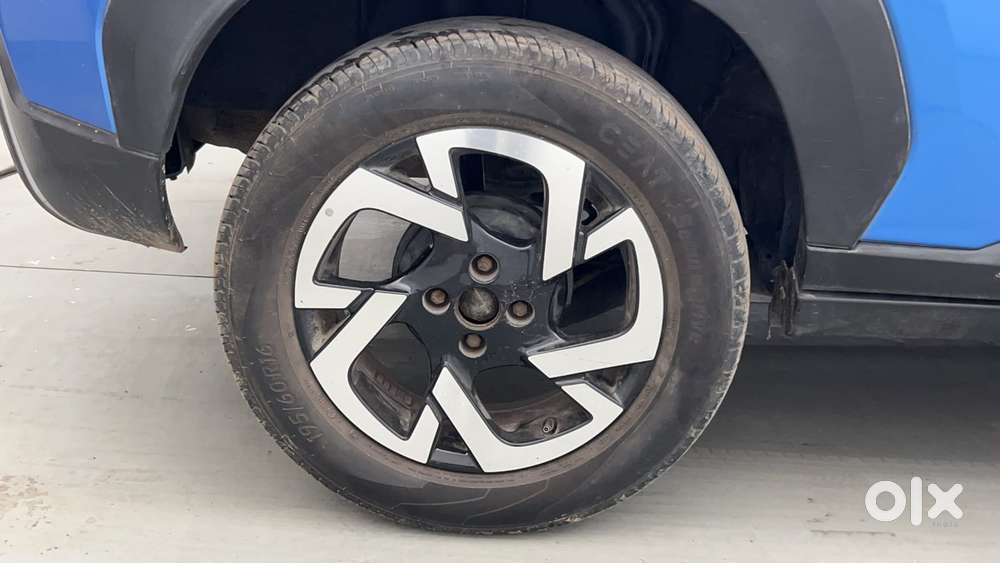 Nissan Magnite 1.0 Xv Premium Dual Tone, 2021, Petrol