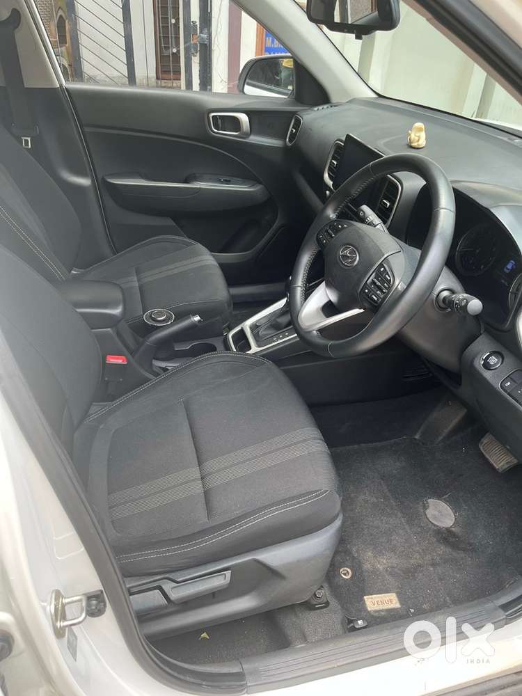 Hyundai Venue Petrol 2019 (automatic With Sun-roof)