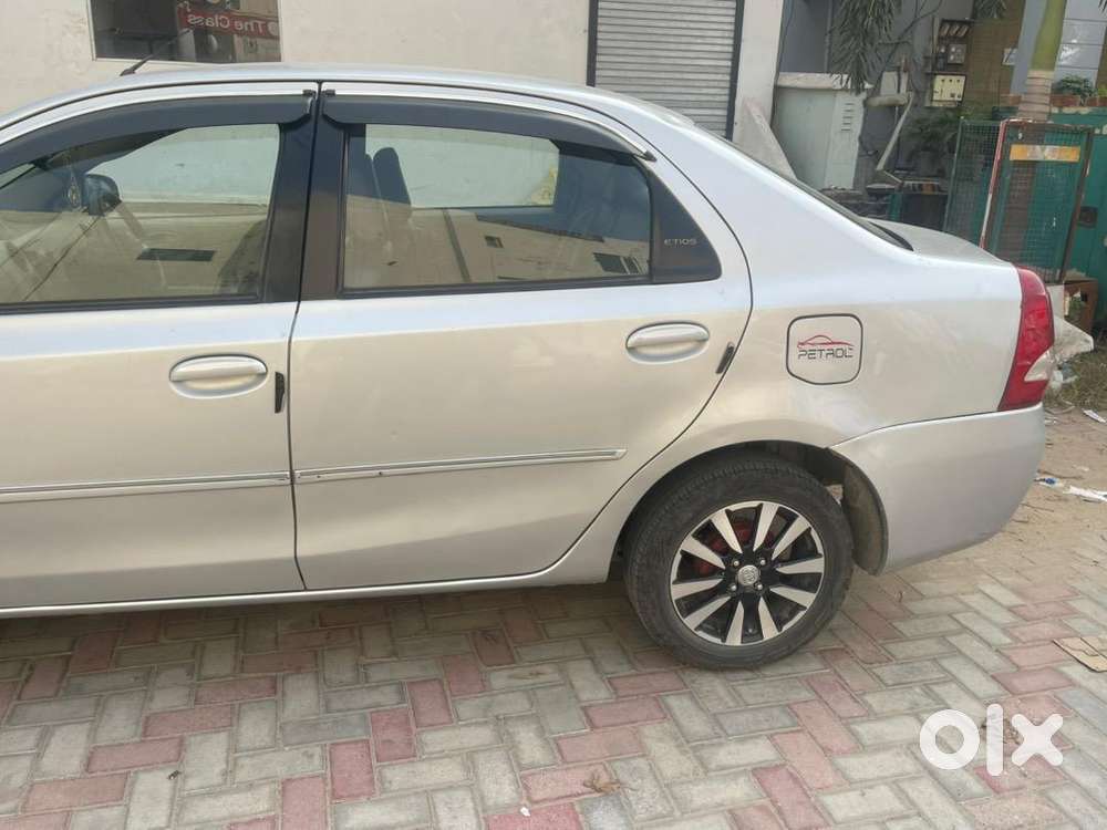 Toyota Etios 2014 Cng & Hybrids Well Maintained